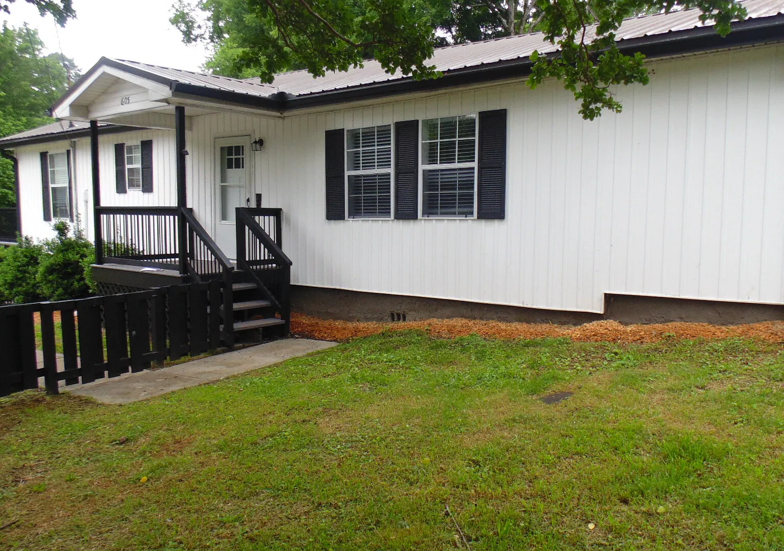 605 Guille Street - 1 — Photo 1