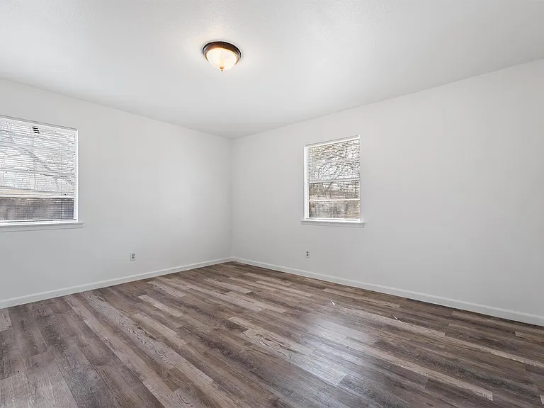 1106 Hackberry Dr — Photo 16