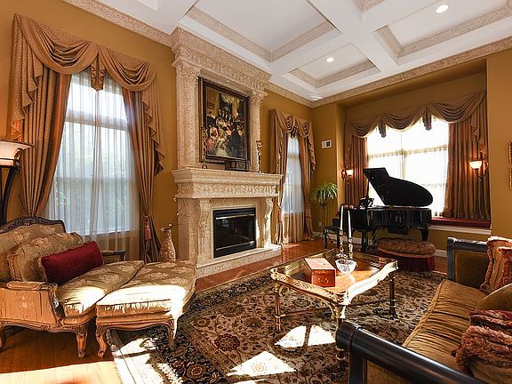 5th image of 109 Elmwood Dr