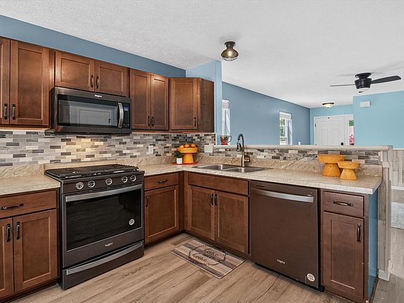 4th image of 3801 Bobcat Ct