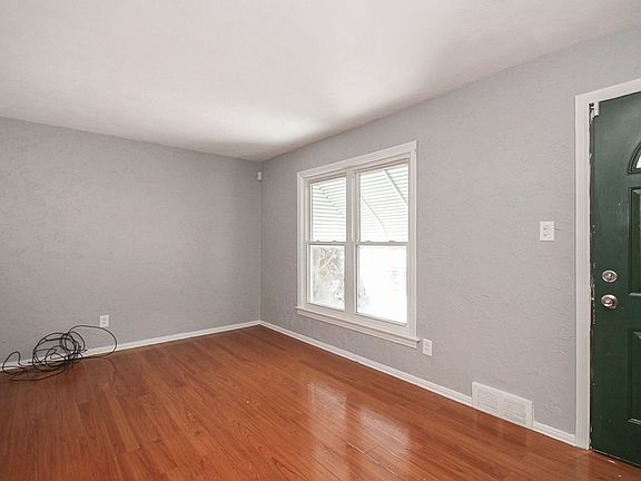 5th image of 17416 Wayne Dr