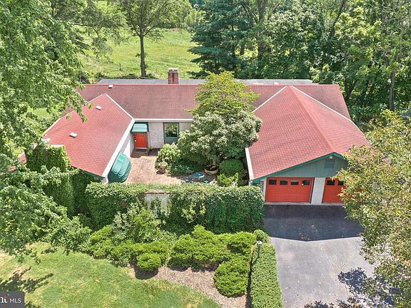 2nd image of 5516 Lake Dr