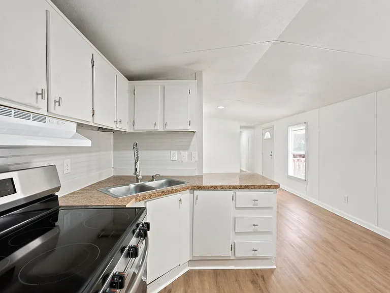 1046 Artic Loop — Photo 9