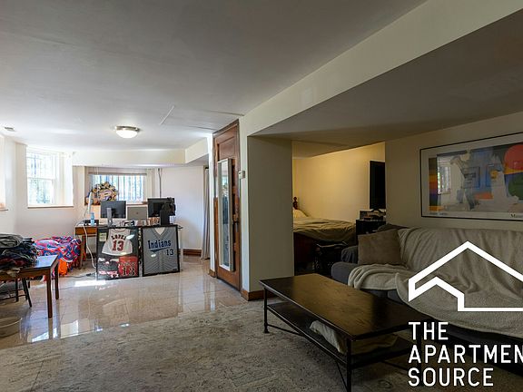 3rd image of 844 W Aldine Ave #G