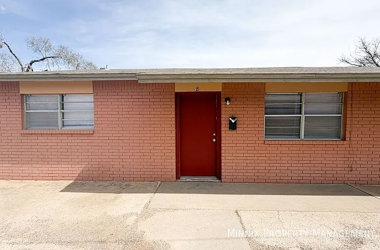 2225 W 19th St #B — Photo 1