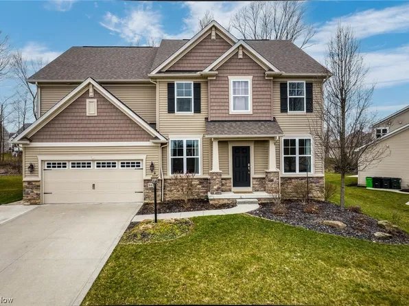 9423 Grace Dr, Twinsburg, OH 44087