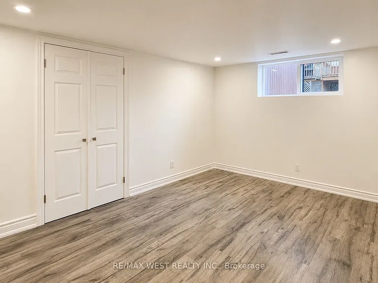 908 Lynx Ave — Photo 5