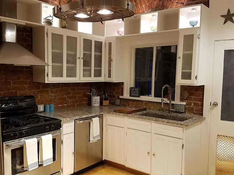 3440 N Franklin St — Photo 5