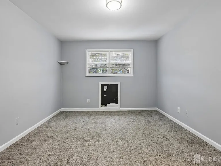 396 College Dr — Photo 12