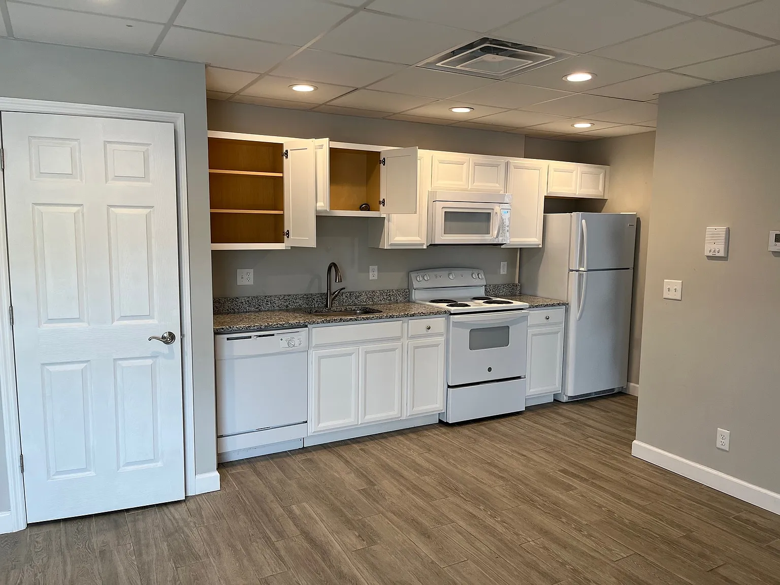 1 bed, 1.5 bath, 765 sqft, $1,180 — Photo 4