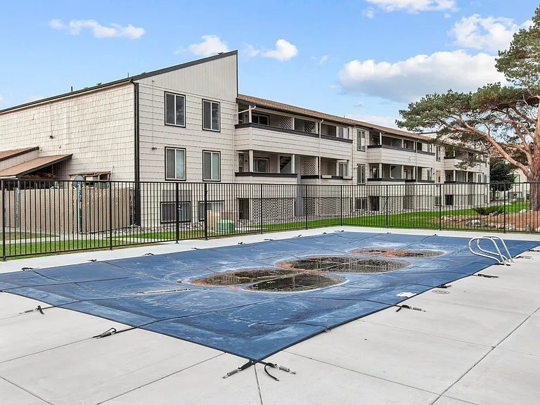 Brix Apartments — Photo 40
