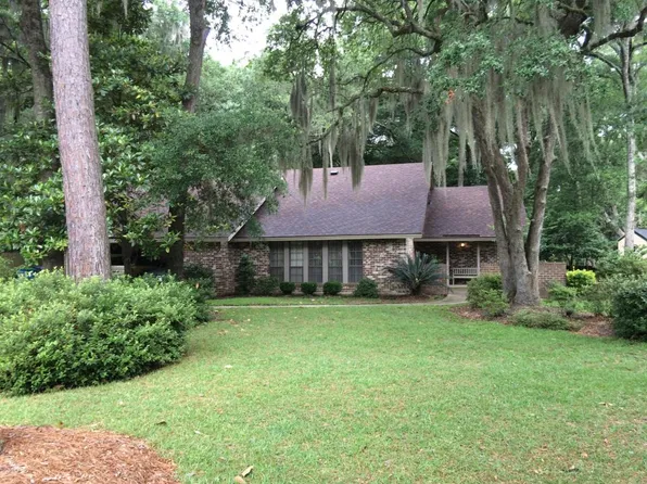 26 Stuart Pl, Hilton Head Island, SC 29928