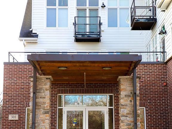 3rd image of 301 7th St W Unit 1104