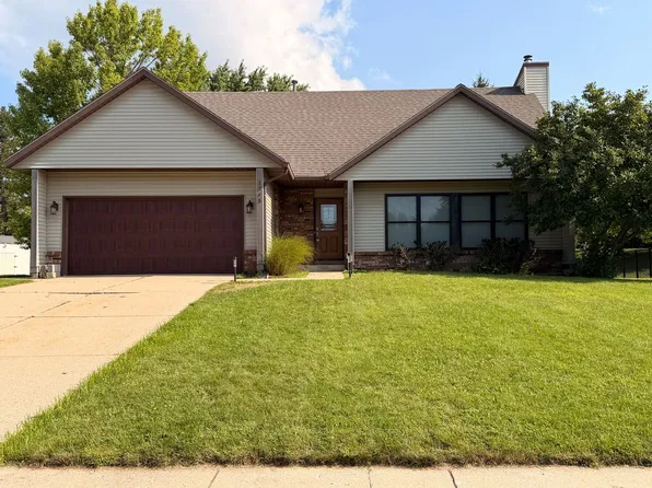 1795 Forest Lake Dr SE, Kentwood, MI 49546