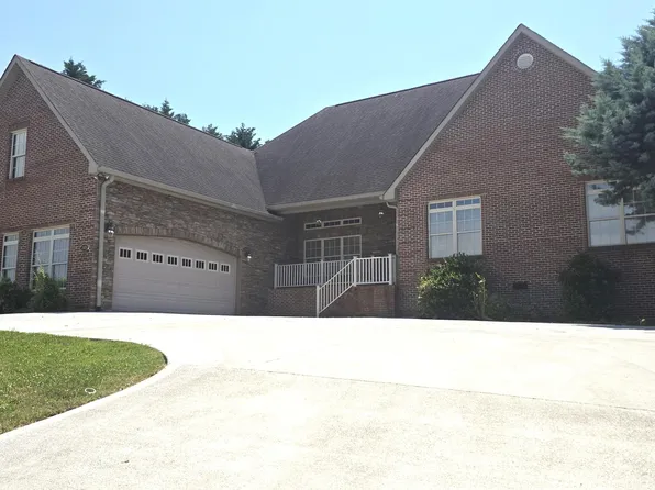 2929 Innisbrook Dr, Maryville, TN 37801