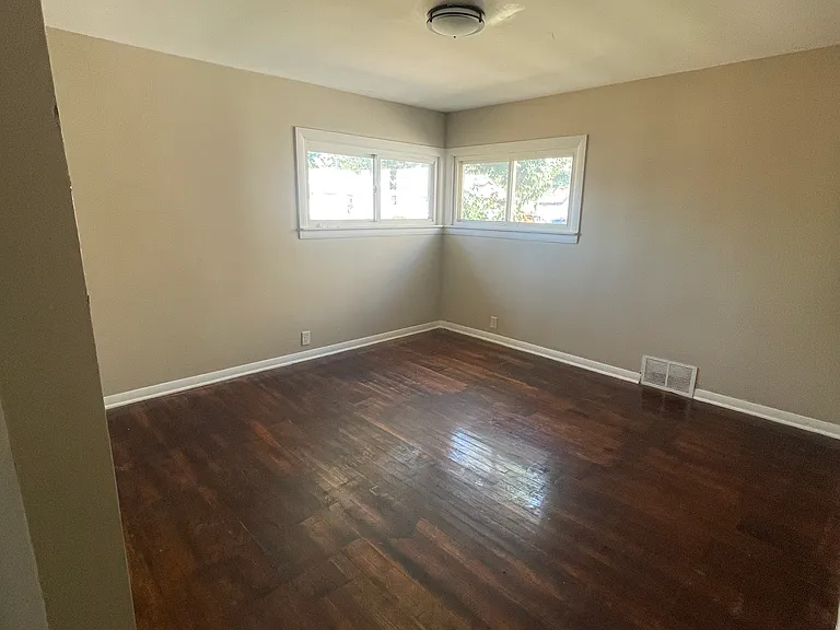 818 S Dundee St — Photo 5