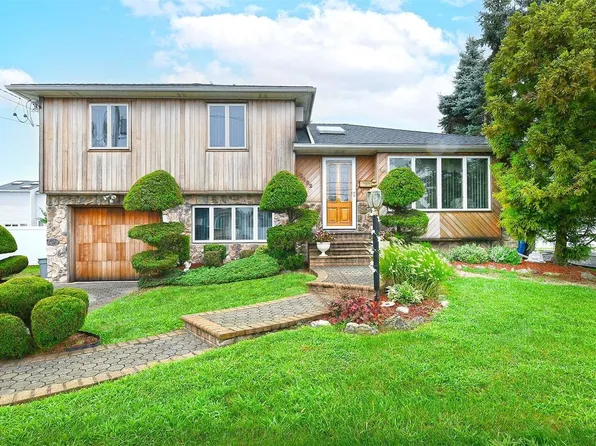 2492 Abbey Lane, Seaford, NY 11783