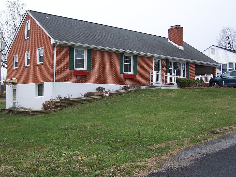 1st image of 812 Anchor Dr