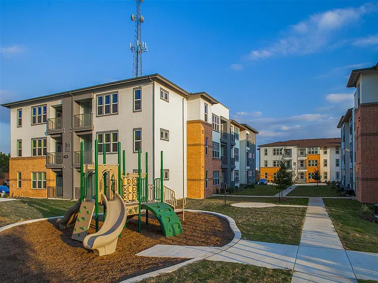 Sienna Pointe — Photo 9