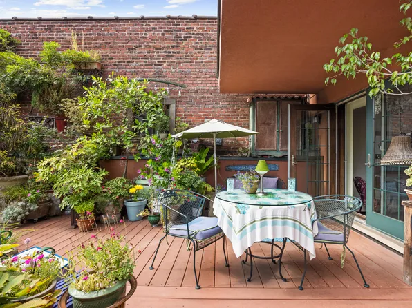 607 Manhattan Avenue image 4 of 16