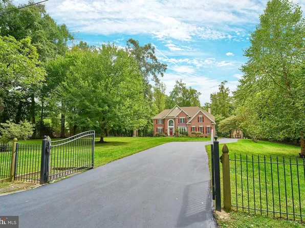 413 Adahi Rd SE, Vienna, VA 22180