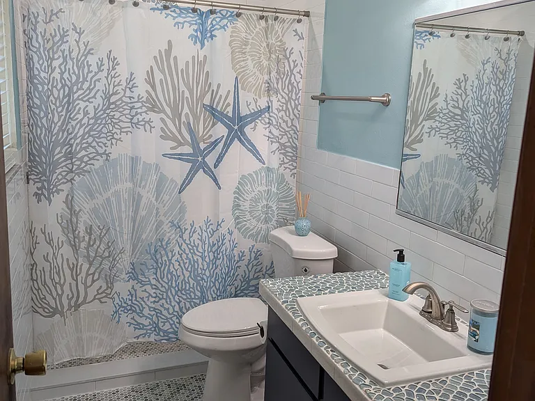 623 Crestview Dr — Photo 3