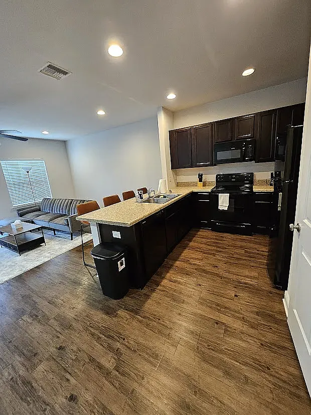3 bed, 2.5 bath, 1514 sqft, $1,755 — Photo 1