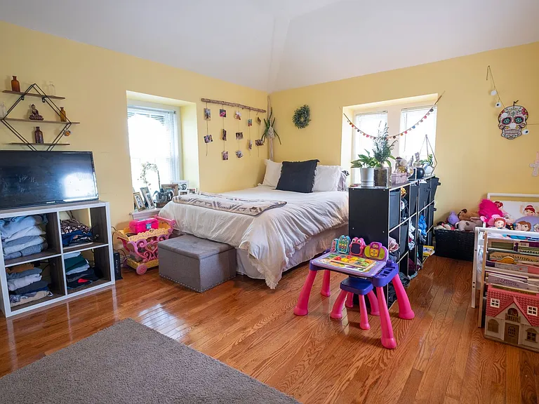 40 Port Norfolk St — Photo 5