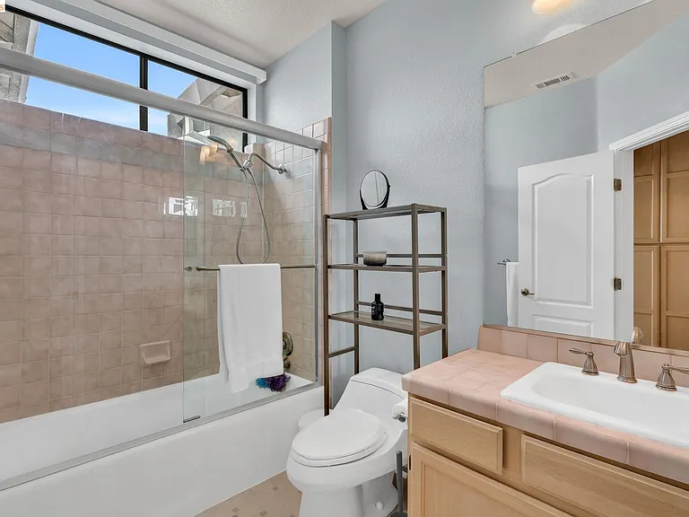 5640 Edgeview Dr — Photo 32
