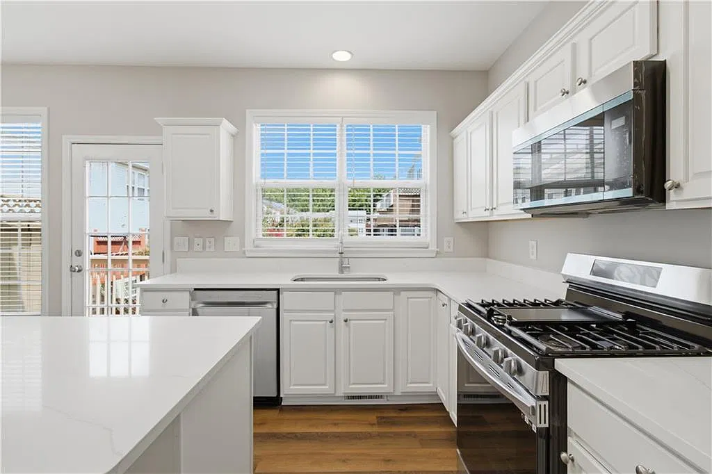 3 bed, 3.5 bath, 1722 sqft, $2,350 — Photo 4