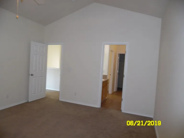 325 Cypress — Photo 11