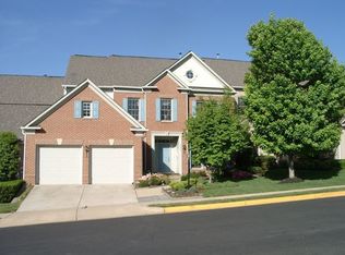 5272 Winter View Dr, Alexandria, VA 22312