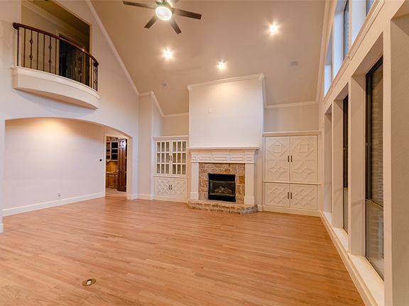 3rd image of 5096 Oakhurst Ln