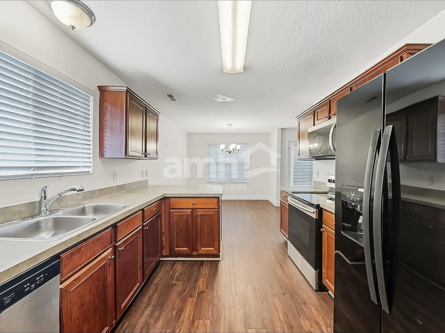 3 bed, 2.5 bath, 1629 sqft, $2,005 — Photo 4