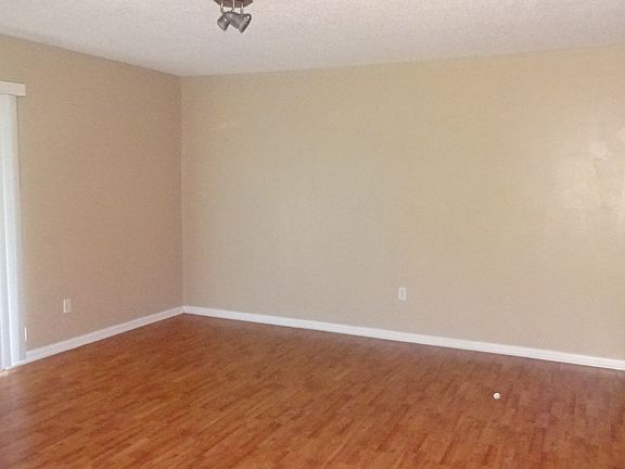 4th image of 572 Fairways Cir #A