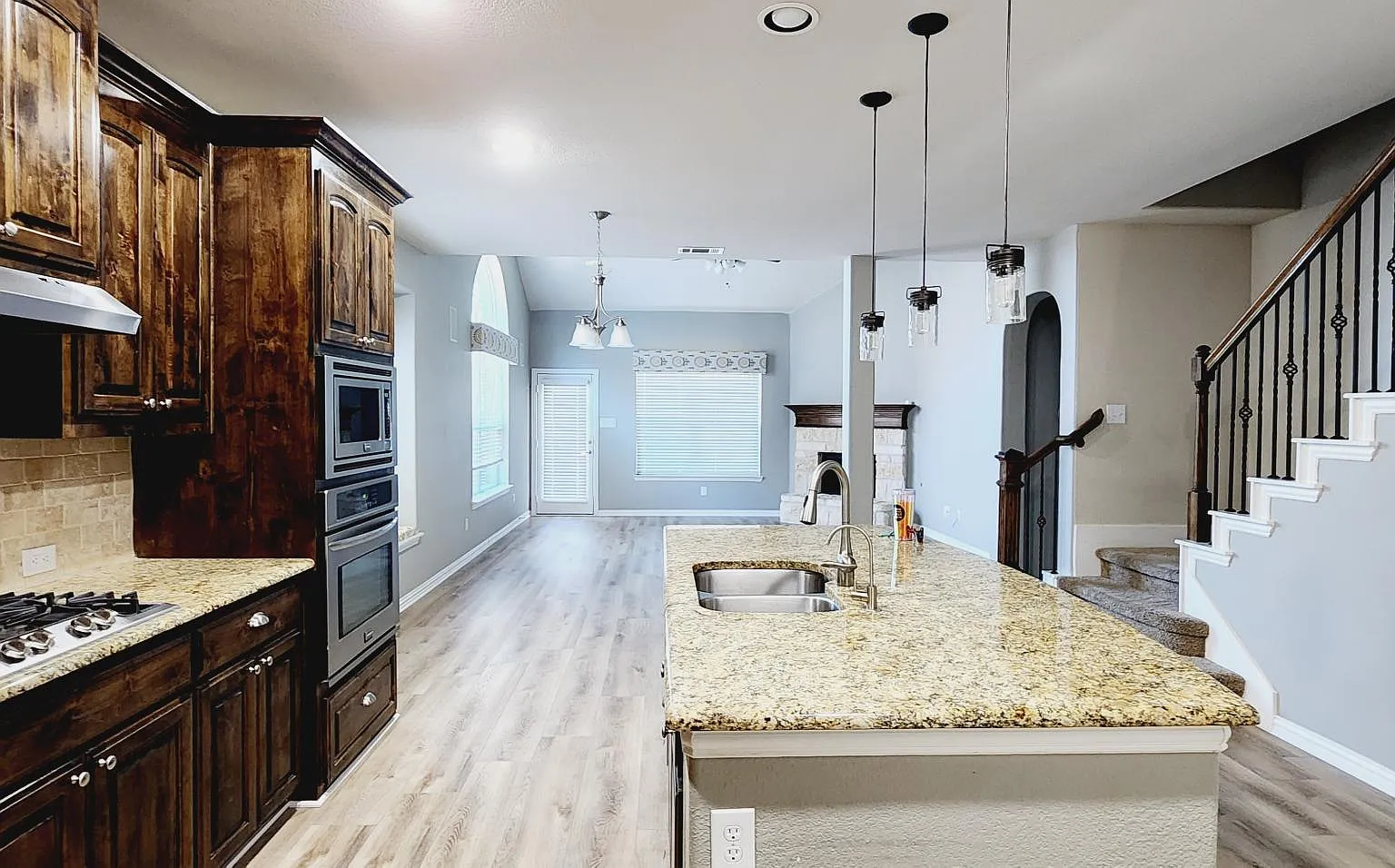 2341 Fountain Gate Dr — Photo 1