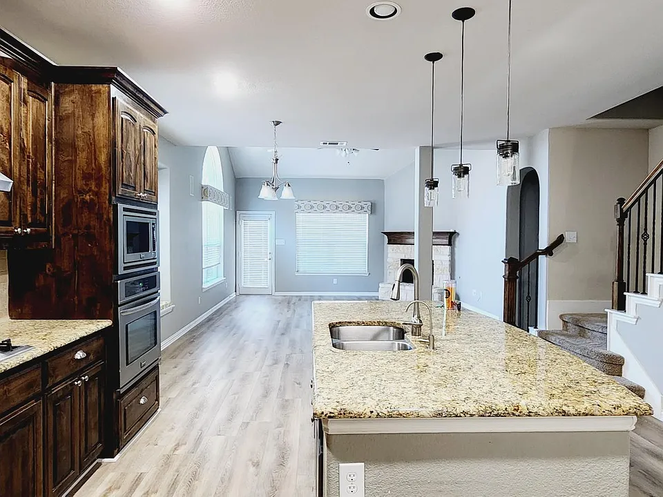 2341 Fountain Gate Dr