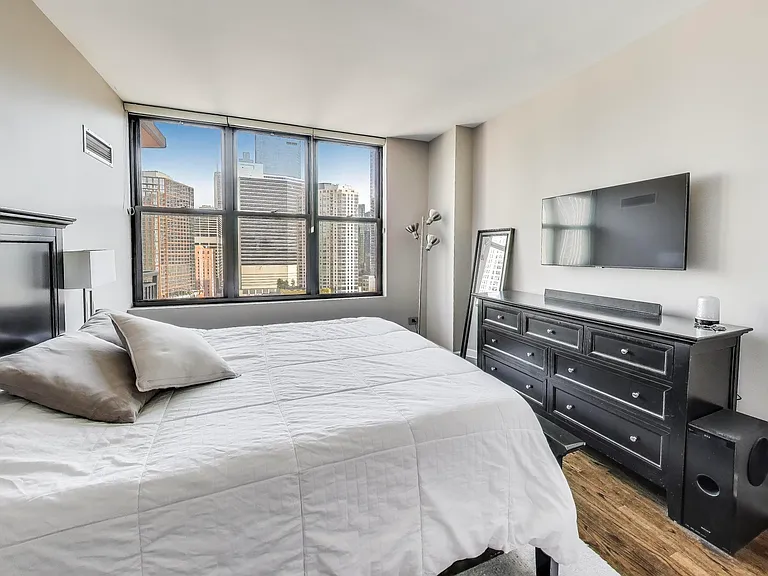 330 N Jefferson St #1703 — Photo 16