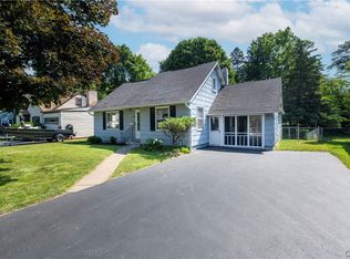 7188 Willow Rd, North Syracuse, NY 13212