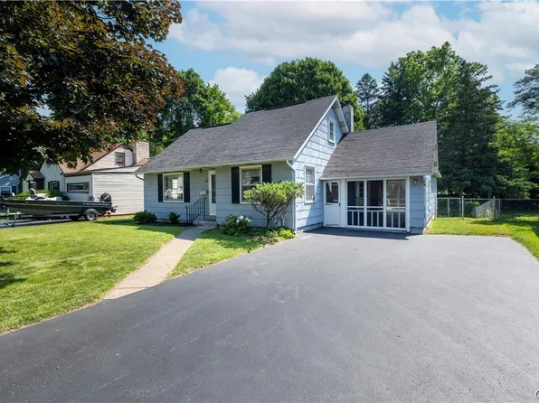 7188 Willow Rd, North Syracuse, NY 13212