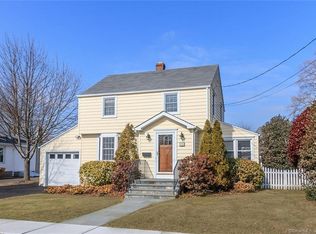 130 Nichols St, Fairfield, CT 06824