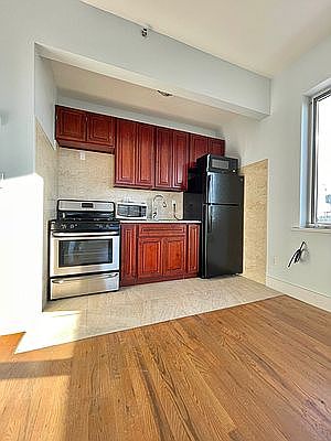 2nd image of 671 Henry St #2L