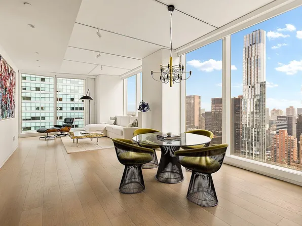 100 E 53rd St #45B, New York, NY 10022