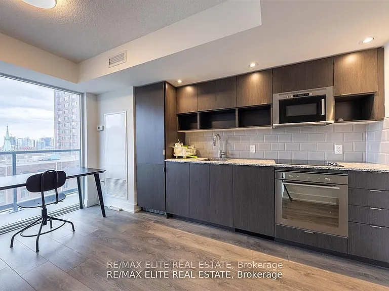 89 McGill St #806 — Photo 8