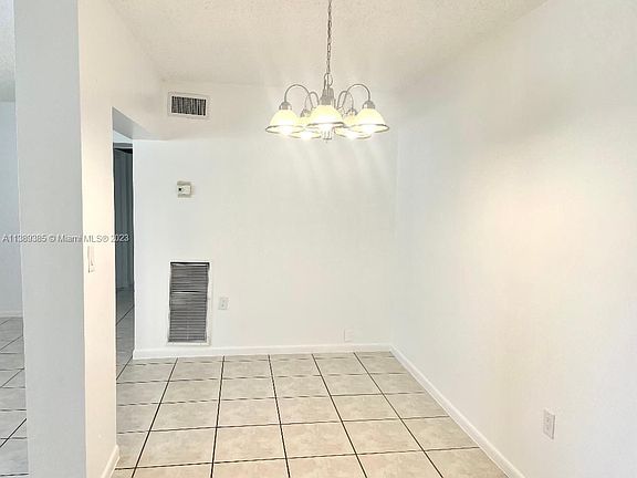 4th image of 14750 Lincoln Dr