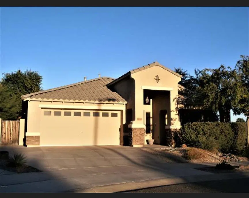 3 bed, 2155 sqft, $1,600 — Photo 3