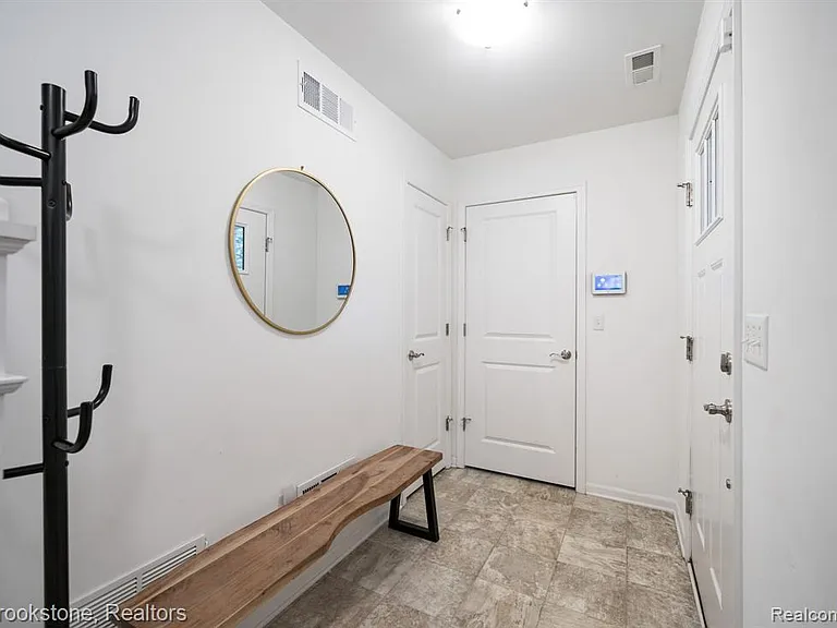 512 Midland Blvd — Photo 27
