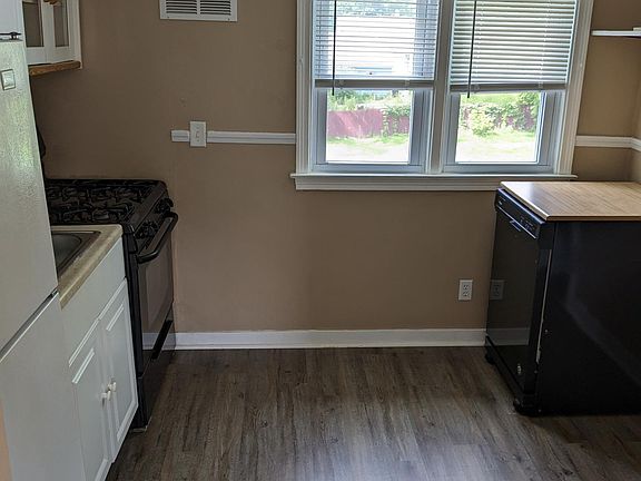 3rd image of 123 Beechwood Ave Floor 2