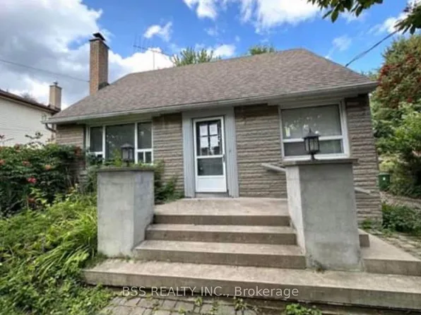 71 Scarborough Heights Blvd, Toronto, ON M1M 2V5