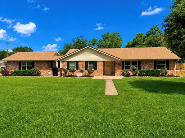 6214 1st St, Danbury, TX 77534